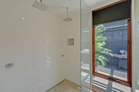 Amazing Unique Five-Star Waterfront Retreat - Wagga Wagga Accommodation 5