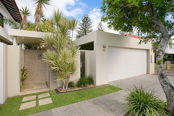 West Burleigh QLD Holiday Melbourne