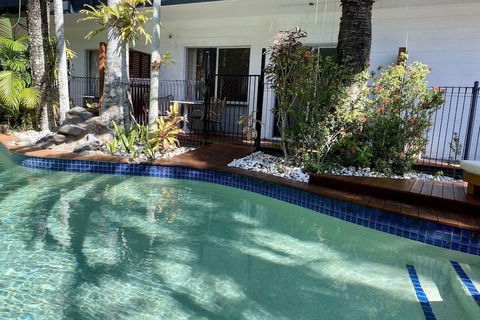 The Palms At Palm Cove - Lightning Ridge Tourism 4