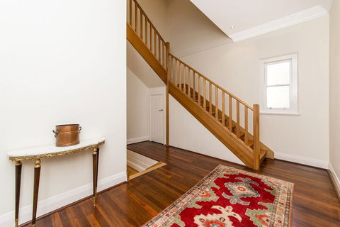 Inner Western Suburbs Retreat - Wagga Wagga Accommodation 3