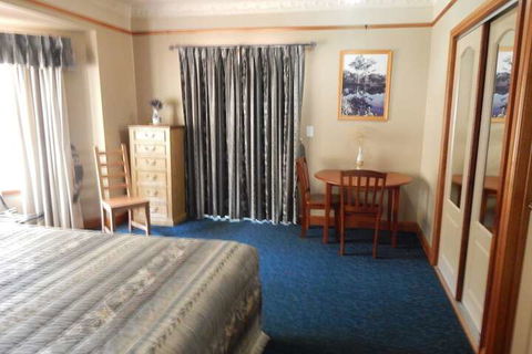 R On The Downs BnB & Spa Cottages - Accommodation Newcastle 3