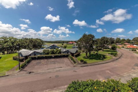 Gleneagles, Unit 53 Horizons Golf Club - Sunshine Coast Guide 0