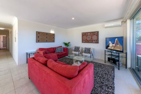 Laman Lodge Unit 5 15 Laman Street - Accommodation QLD 0