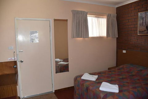 Valley Views Motel & Chalets - Wagga Wagga Accommodation 7