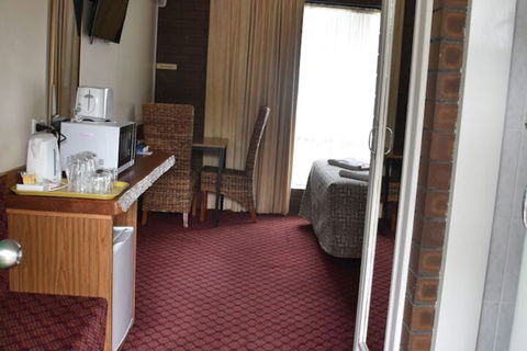 Valley Views Motel & Chalets - Wagga Wagga Accommodation 6
