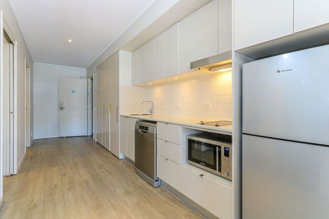 Lagoon Pool 2 Bedroom Spa Suite - Whitsundays Tourism 2