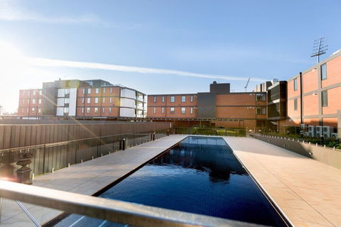 Colour And Swank At The Mill In The Heart Of The CBD - Accommodation Main Beach 3