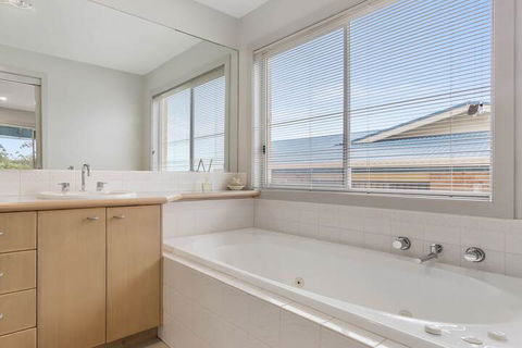 Greens On Pacific Way - Tweed Heads Accommodation 2