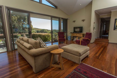 Tura Beachhouse In Dolphin Cove - Tweed Heads Accommodation 5