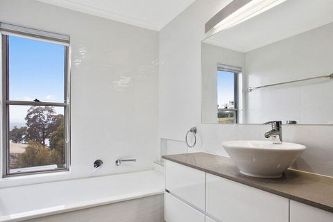 Ooranya - On Top Lake - Accommodation Sunshine Coast 6