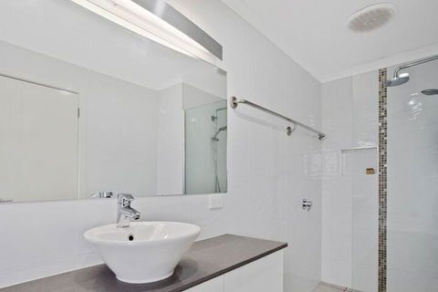 Ooranya - On Top Lake - Accommodation Sunshine Coast 7