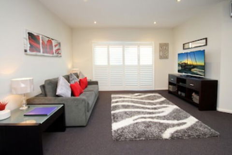 Pacific Blue Apartment 258 265 Sandy Point Road - Accommodation Newcastle 0