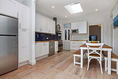 Stylish Manly Beach House Moments From Beach - Accommodation Newcastle 3