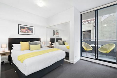 LIZZI, Melbourne Studio Apartment - Townsville Tourism 0