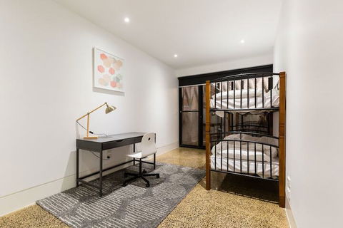SOPHIA, 2BDR North Melbourne House - Lightning Ridge Tourism 2