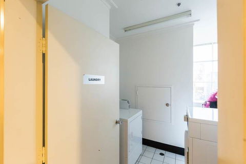 ELIZA, 2BDR Melbourne Apartment - Lightning Ridge Tourism 1