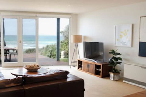 Bayview Beachfront Apartment - Accommodation BNB 0