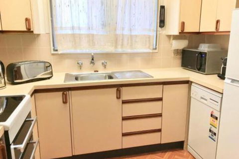Three Sisters Garden Cottage - Accommodation QLD 4