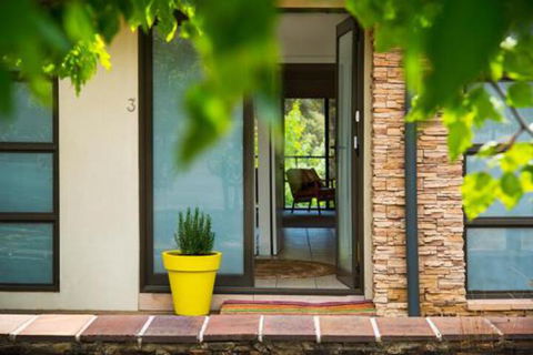 Lake Daylesford Lodge 3 - Broome Tourism 6