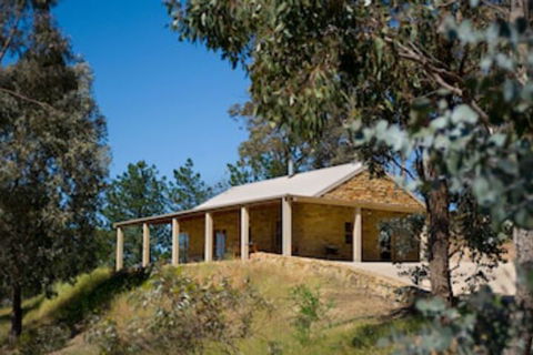 McGintys Stone Cottage - Holiday Melbourne 0