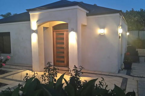 Lake Estate Stay - Accommodation Kalgoorlie 1