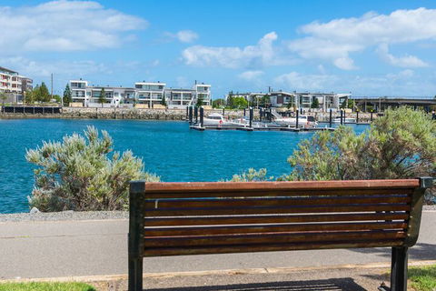 Port Adelaide Harbourside Home - Tourism Bookings 3