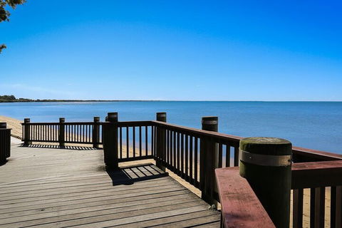 Hamptons At The Bay - Sunshine Coast Guide 3