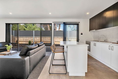 Punchbowl Executive Apartments - Yamba Accommodation 4