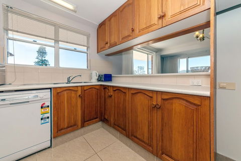 Albacore Unit 4, 12 Ondine Close - YWait Travel 2