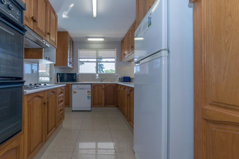 Albacore Unit 4, 12 Ondine Close - YWait Travel 1