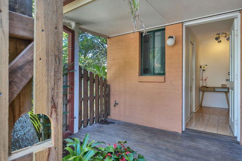 A PERFECT STAY - Mahogany Lodge - Whitsundays Tourism 1