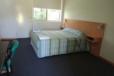 Bull 'n' Bush Hotel Motel - Accommodation Find 0