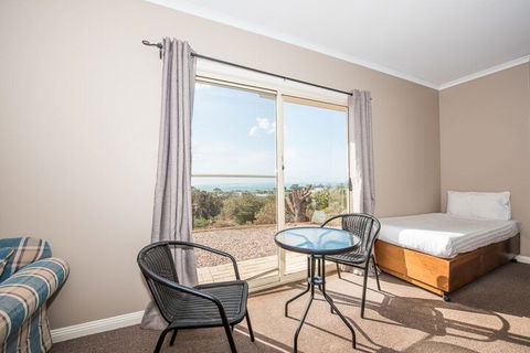 Hilltop Haven - Accommodation Brisbane 4
