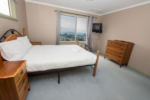 Hilltop Haven - Accommodation Brisbane 6