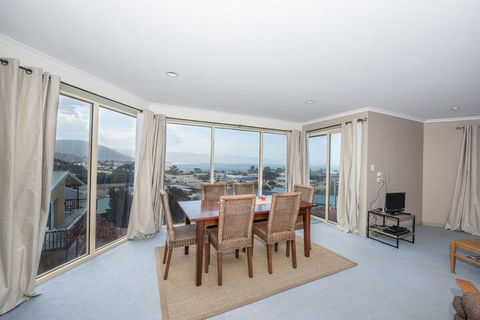 Hilltop Haven - Accommodation Brisbane 3