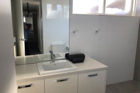 Twin Towers 502A - Accommodation Newcastle 4