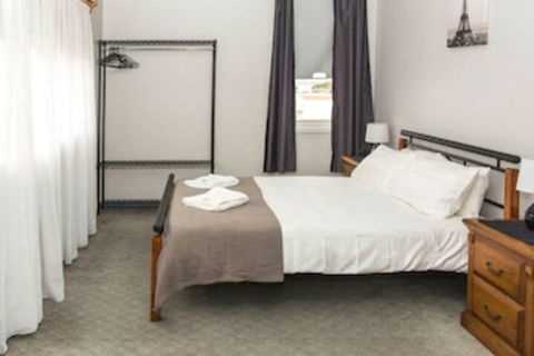 Albany Hotel - Whitsundays Tourism 0