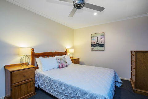 Anaheim Family Oasis - Mackay Tourism 2