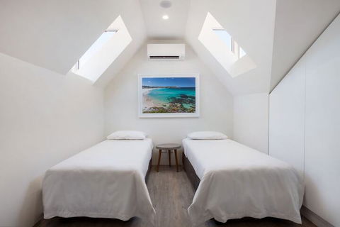 Bondi Beach Studios - Cruises Travel 2