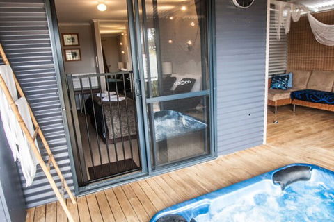 Cloud Nine Spa Chalets - Whitsundays Tourism 1