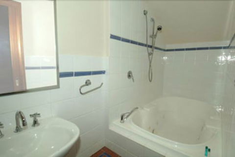 Lawlers 4 - Accommodation Australia 7