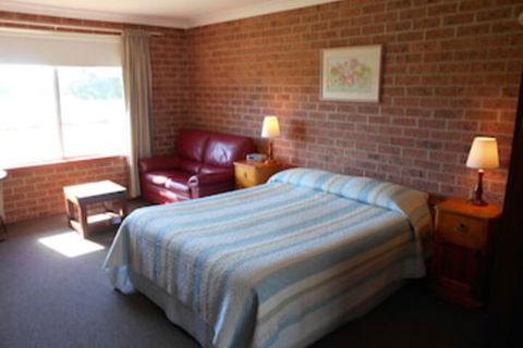 Vacy Village Motel - Whitsundays Tourism 0