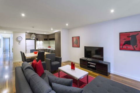 Bold & Beautiful In Brighton - Accommodation Newcastle 0