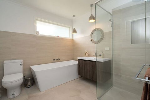 Xanadu Shores - Hobart Tourism 4