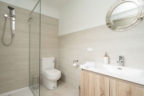 Xanadu Shores - Hobart Tourism 5