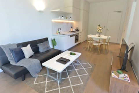 Spacious Cosy Bedroom Suite + Large Balcony - Brisbane Tourism 0
