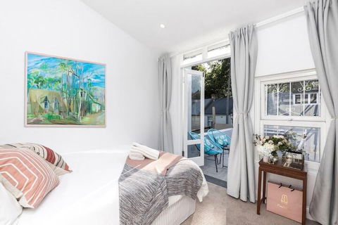 19th Century Sydney 2 Storey Cottage - Hotel VIC 1