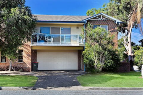 Sandy Shores 1 / 3 Messines Street - Broome Tourism 0