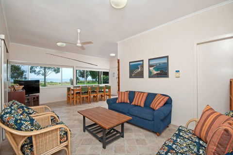 Sandy Shores 18 Corlette Point Road - Whitsundays Tourism 2