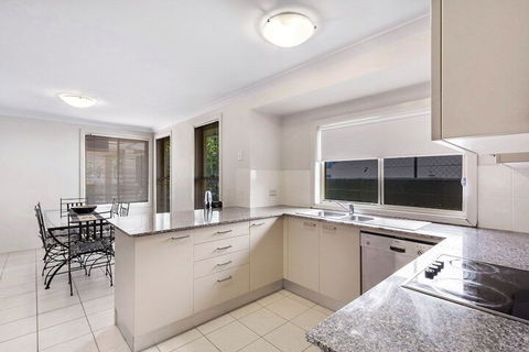 Alida Place 1 Lagoons Estate - Wagga Wagga Accommodation 3